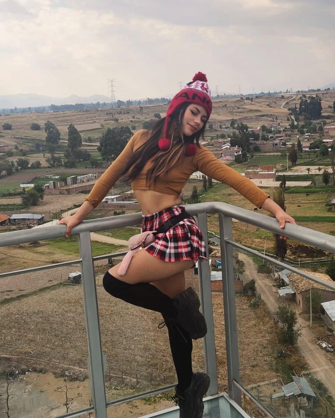 Madeline Jannethe Felix Hospina wants to be your new semen dump, who gives the first tribute on her2 #WCsmXiuF