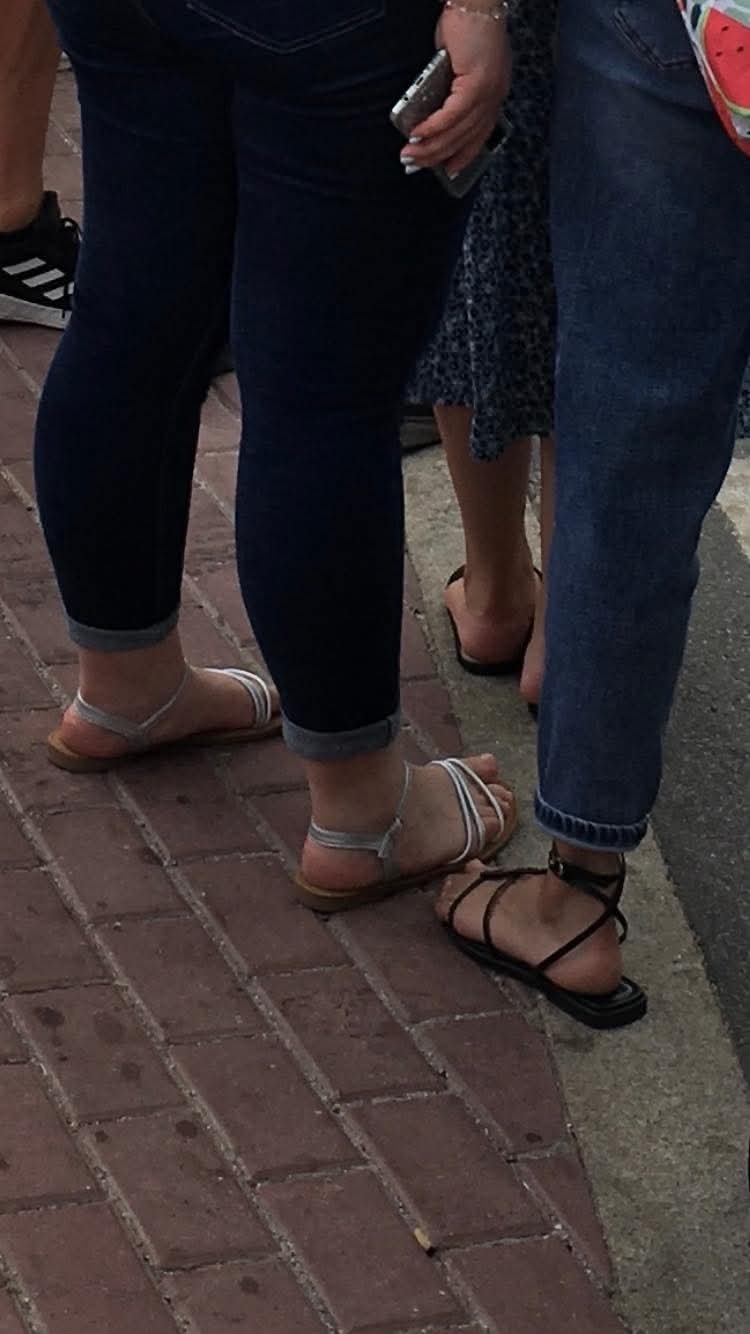 Candid feet girls #R10N9DHd